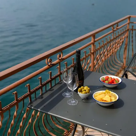 דירה Grace With Jacuzzi Wonderful Lakefront View